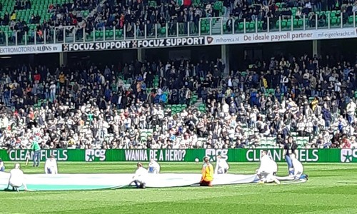 ASVB JO15 op de middenstip bij FC Groningen-Heracles